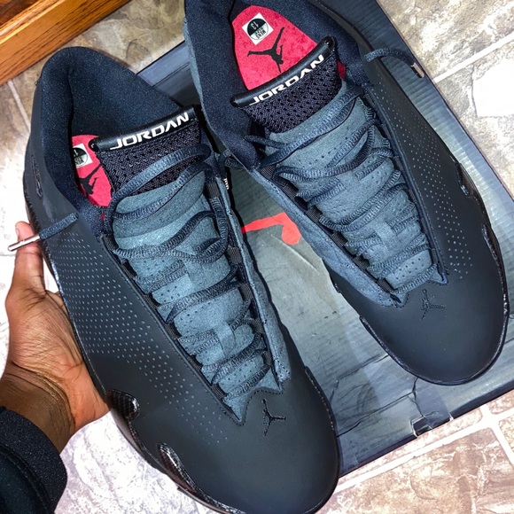 *Sold on different app* - Picture 1 of 5